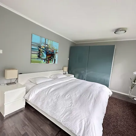 Hillfront 60 Daire Bergen